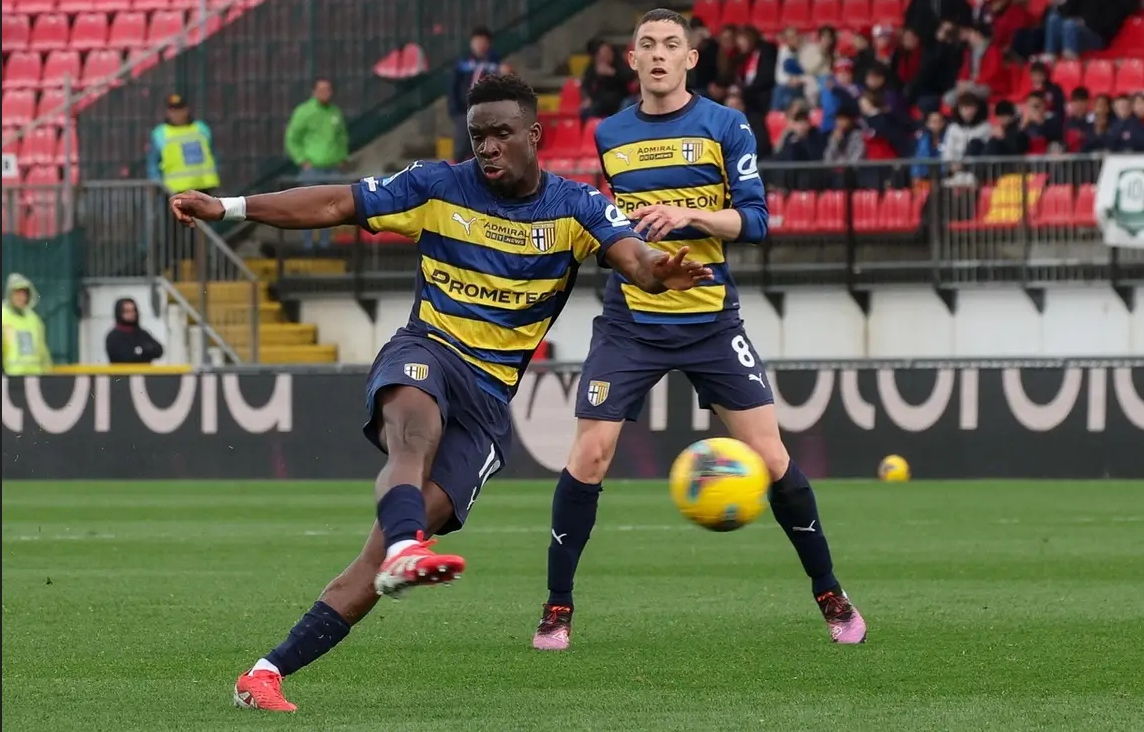 九游体育官网-排球赛场再起风云：南城赤兔队惊险晋级天山火箭队，赛场气氛火爆教练团队居功至伟的简单介绍