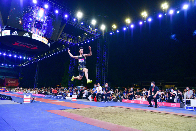 九游体育入口-田径邀请赛，嵩山海豚队与蓬莱铁骑队读秒扳平，体能对抗拉满！客场静默反击(藤原拓海最后去哪了)